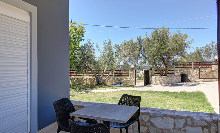 VILLA WITH POTENTIAL IN PRIME LOCATION