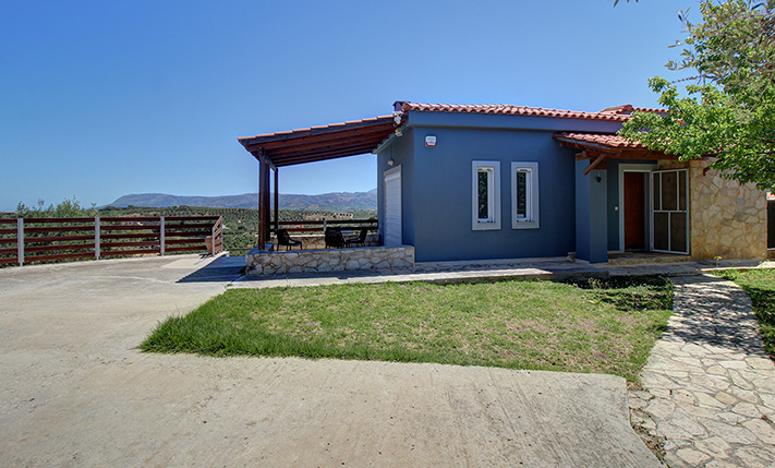 VILLA WITH POTENTIAL IN PRIME LOCATION