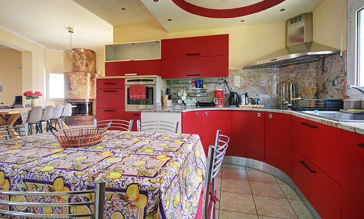 LUXURIOUS VILLA WITH HUGE GARDEN