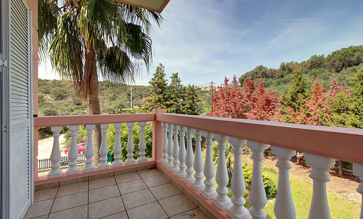 LUXURIOUS VILLA WITH HUGE GARDEN