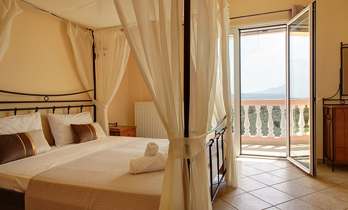 LUXURIOUS VILLA WITH HUGE GARDEN