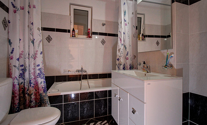 LUXURIOUS VILLA WITH HUGE GARDEN