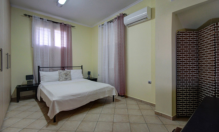 LUXURIOUS VILLA WITH HUGE GARDEN