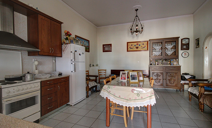 2 ΔΙΑΜΕΡΙΣΜΑΤΑ ΚΑΙ 1 ΕΠΑΓΓΕΛΜΑΤΙΚΟΣ ΧΩΡΟΣ