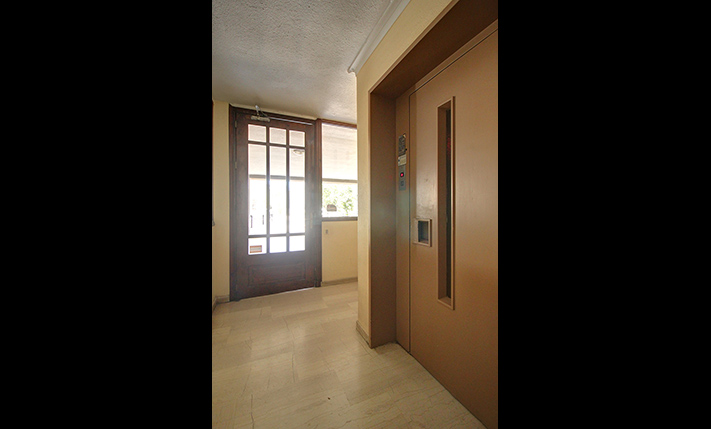 SPACIOUS APARTMENT ON A PRIME STREET