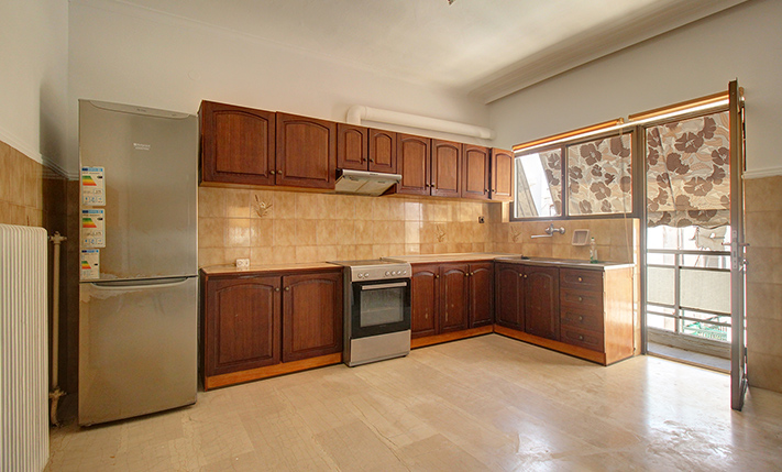 SPACIOUS APARTMENT ON A PRIME STREET