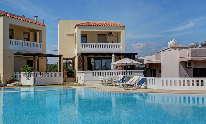 UNOBSTRUCTED SEA VIEWS & A LARGE SHARED POOL