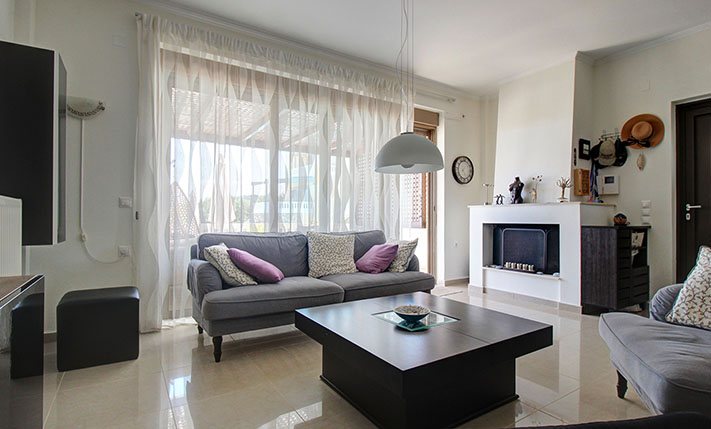 UNOBSTRUCTED SEA VIEWS & A LARGE SHARED POOL