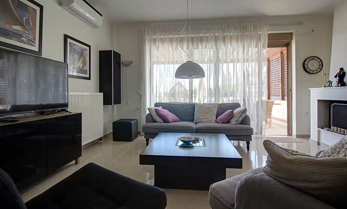 UNOBSTRUCTED SEA VIEWS & A LARGE SHARED POOL