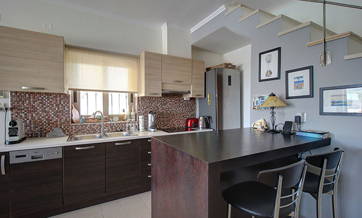 ΑΝΕΜΠΟΔΙΣΤΗ ΘΕΑ & ΜΕΓΑΛΗ ΚΟΙΝΗ ΠΙΣΙΝΑ