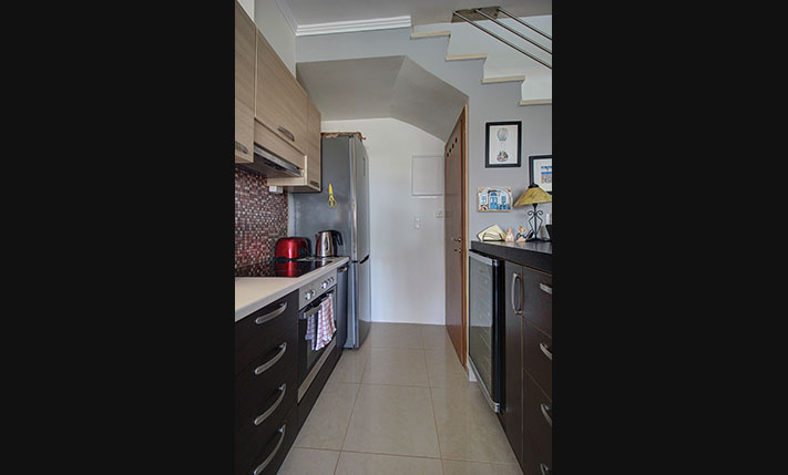 UNOBSTRUCTED SEA VIEWS & A LARGE SHARED POOL