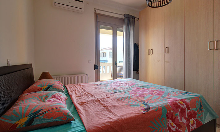 UNOBSTRUCTED SEA VIEWS & A LARGE SHARED POOL