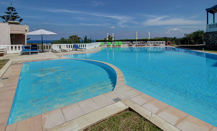 UNOBSTRUCTED SEA VIEWS & A LARGE SHARED POOL