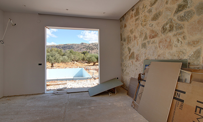 MODERN DESIGN AND SPACIOUS EXTERIORS