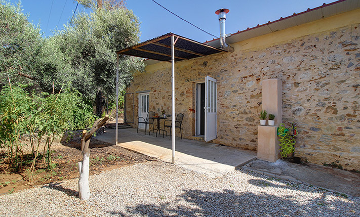 OLD RENOVATED HOUSE WITH A TERRACE & GARDEN