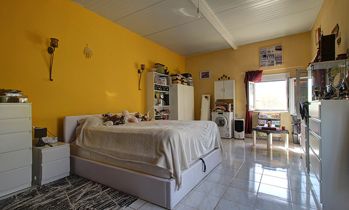 OLD RENOVATED HOUSE WITH A TERRACE & GARDEN