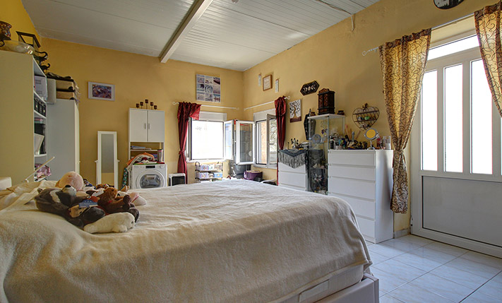 OLD RENOVATED HOUSE WITH A TERRACE & GARDEN