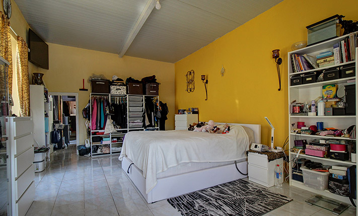 OLD RENOVATED HOUSE WITH A TERRACE & GARDEN