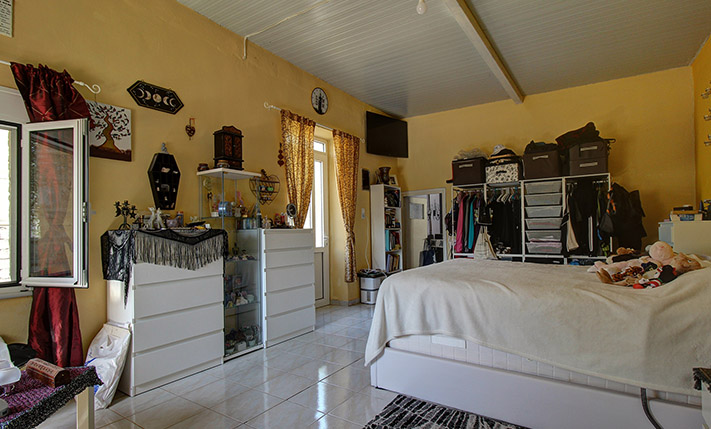 OLD RENOVATED HOUSE WITH A TERRACE & GARDEN