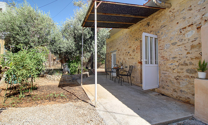 OLD RENOVATED HOUSE WITH A TERRACE & GARDEN