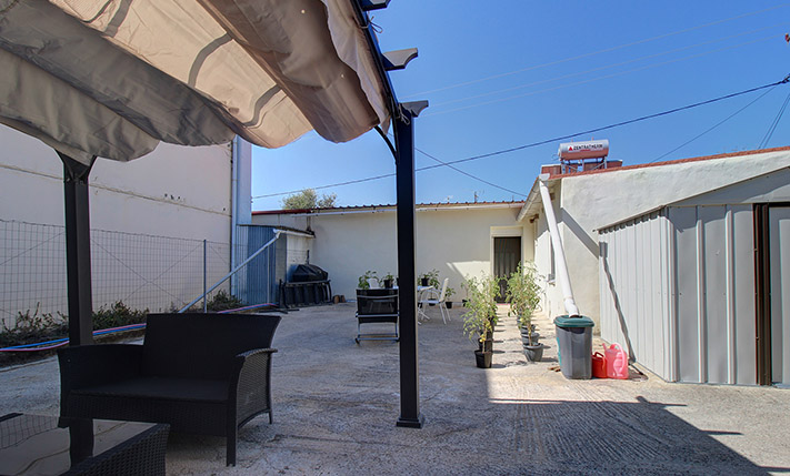 OLD RENOVATED HOUSE WITH A TERRACE & GARDEN