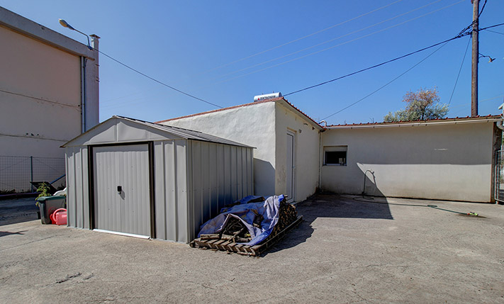 OLD RENOVATED HOUSE WITH A TERRACE & GARDEN