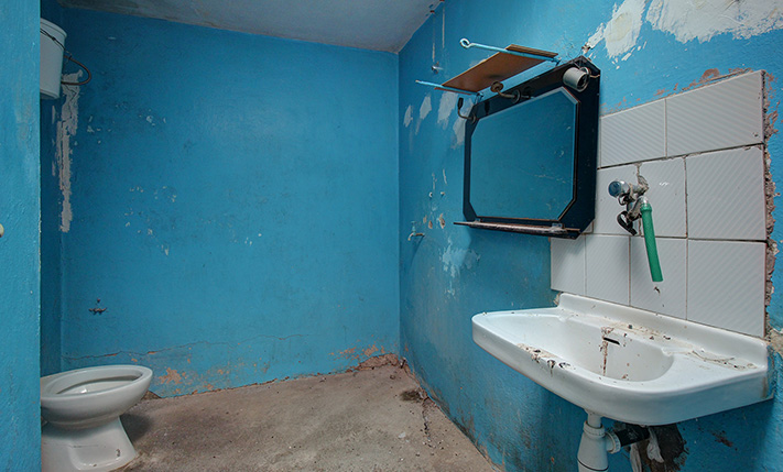 BEAUTIFUL HOUSE WITH BRIGHT ROOMS