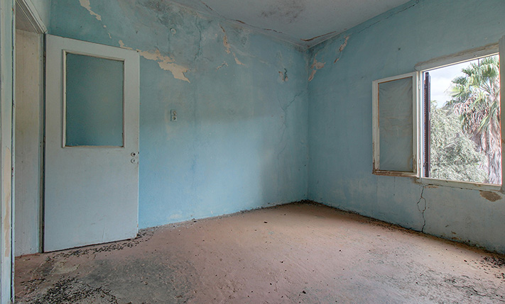 BEAUTIFUL HOUSE WITH BRIGHT ROOMS