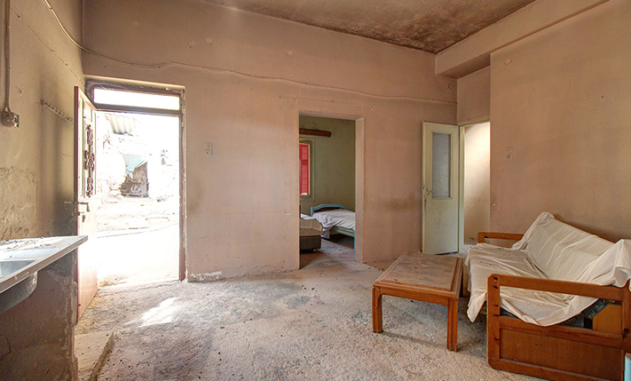 BEAUTIFUL HOUSE WITH BRIGHT ROOMS