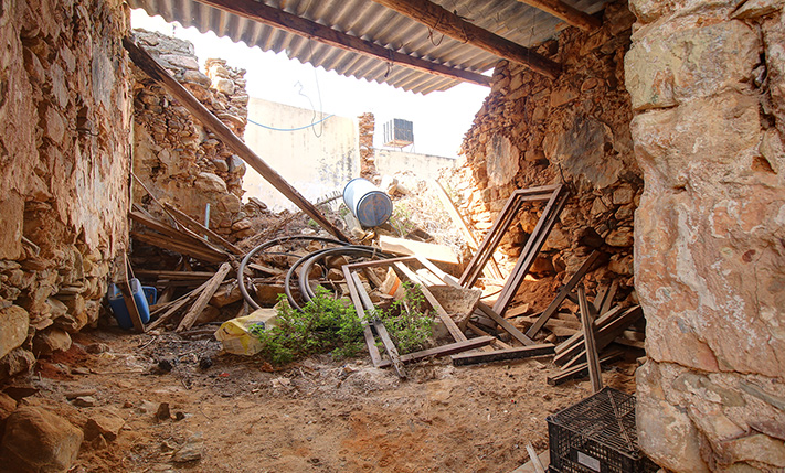 BEAUTIFUL HOUSE WITH BRIGHT ROOMS