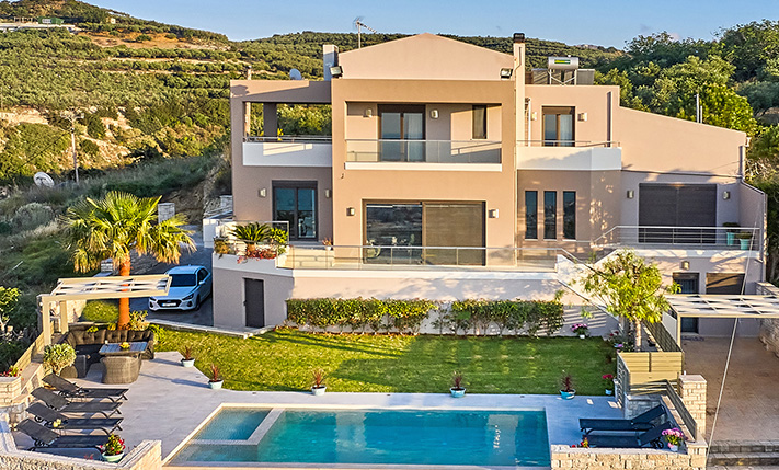 ΑΡΙΣΤΗΣ ΚΑΤΑΣΚΕΥΗΣ ΒΙΛΑ ΜΕ ΣΥΓΧΡΟΝΕΣ ΑΝΕΣΕΙΣ