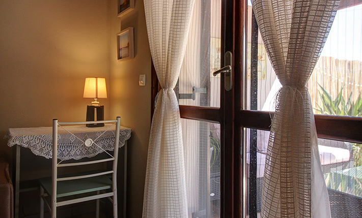 COSY & QUAINT BUNGALOW IN LUSH SURROUNDINGS