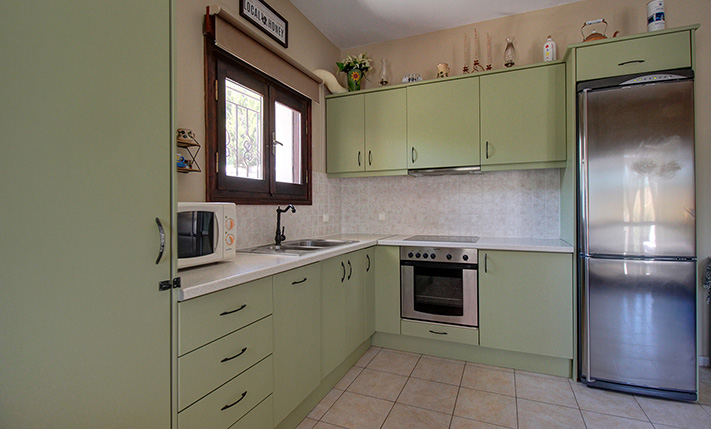 COSY & QUAINT BUNGALOW IN LUSH SURROUNDINGS