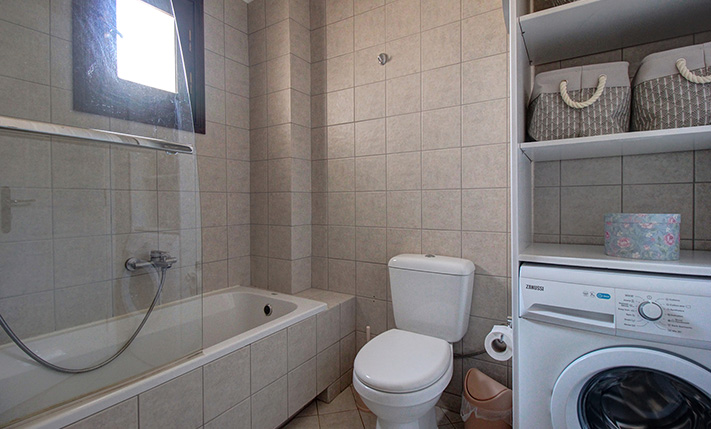 COSY & QUAINT BUNGALOW IN LUSH SURROUNDINGS