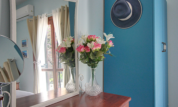 COSY & QUAINT BUNGALOW IN LUSH SURROUNDINGS