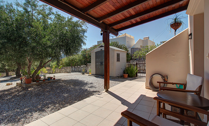 COSY & QUAINT BUNGALOW IN LUSH SURROUNDINGS