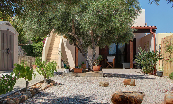 ΑΥΤΟΝΟΜΟ ΙΣΟΓΕΙΟ ΣΠΙΤΙ ΣΕ ΓΕΙΤΟΝΙΑ ΜΕ ΕΛΑΙΩΝΕΣ