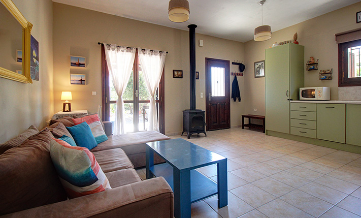 COSY & QUAINT BUNGALOW IN LUSH SURROUNDINGS