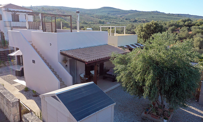 COSY & QUAINT BUNGALOW IN LUSH SURROUNDINGS