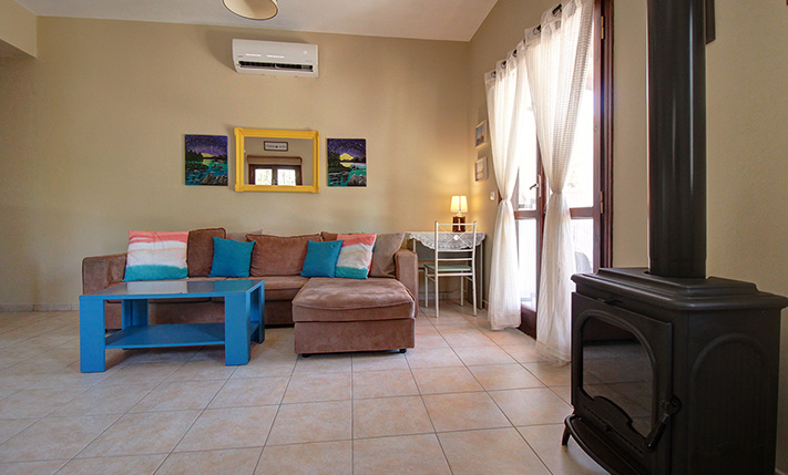 COSY & QUAINT BUNGALOW IN LUSH SURROUNDINGS