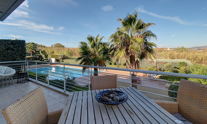 PERFECTLY PLACED IN A COMPLEX WITH A LARGE POOL