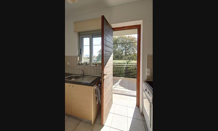 ΔΙΑΜΠΕΡΕΣ ΣΕ ΣΥΓΚΡΟΤΗΜΑ ΜΕ ΜΕΓΑΛΗ ΠΙΣΙΝΑ