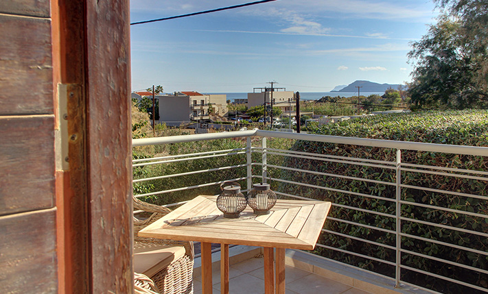 PERFECTLY PLACED IN A COMPLEX WITH A LARGE POOL