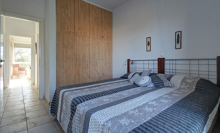 PERFECTLY PLACED IN A COMPLEX WITH A LARGE POOL