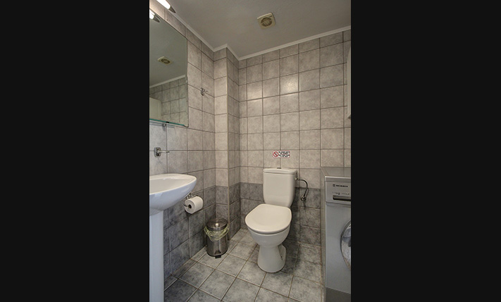 PERFECTLY PLACED IN A COMPLEX WITH A LARGE POOL