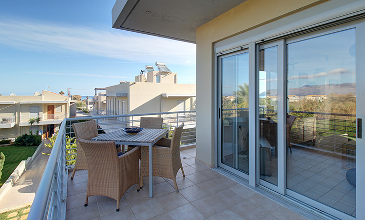 PERFECTLY PLACED IN A COMPLEX WITH A LARGE POOL