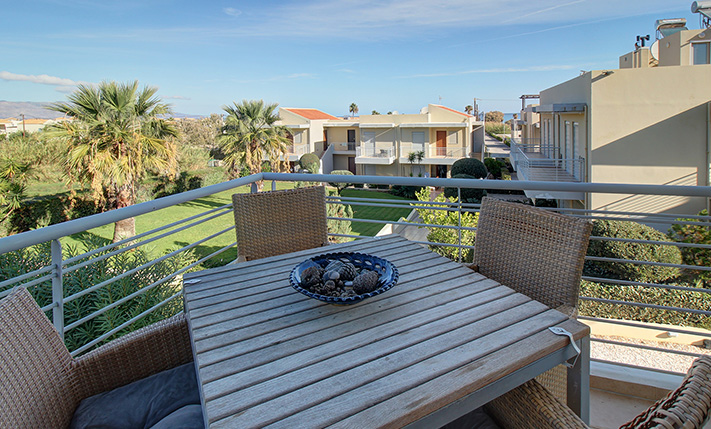 PERFECTLY PLACED IN A COMPLEX WITH A LARGE POOL