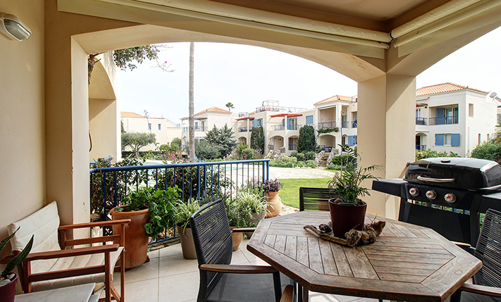 2-STOREY MAISONETTE IN BEACHFRONT COMPLEX