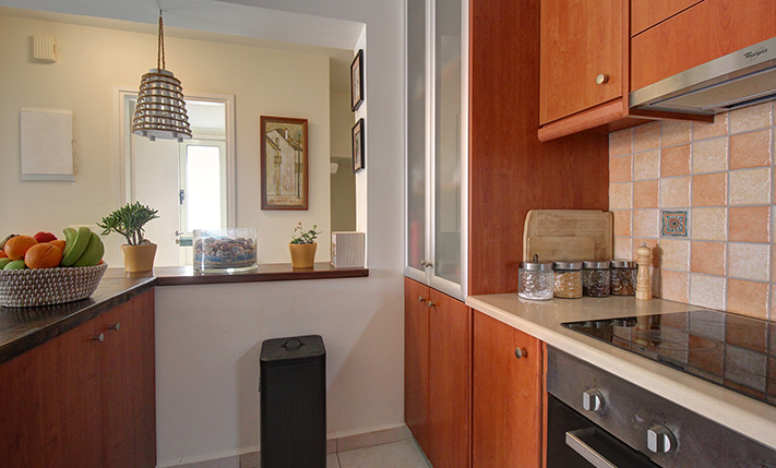 2-STOREY MAISONETTE IN BEACHFRONT COMPLEX