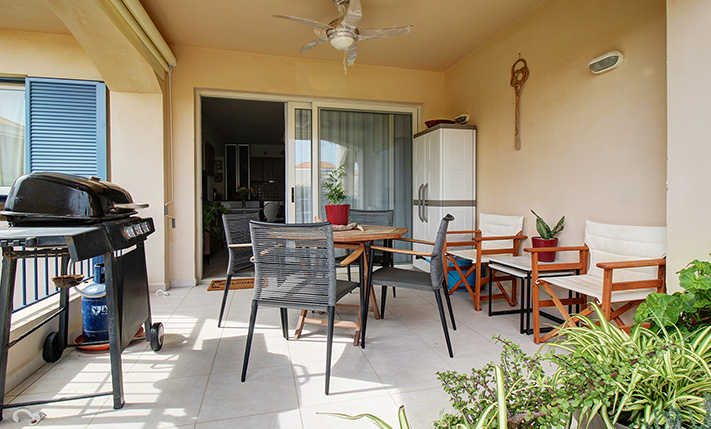 2-STOREY MAISONETTE IN BEACHFRONT COMPLEX